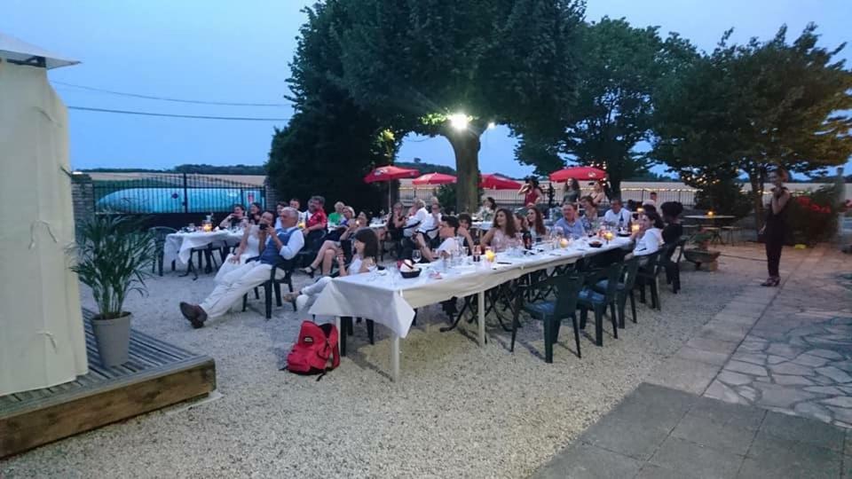 Auberge Du Noyer Londigny エクステリア 写真